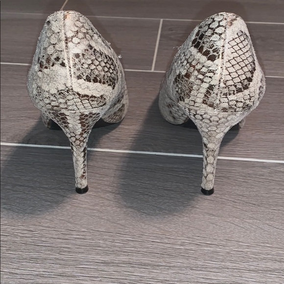 Snake pattern pumps FINAL PRICE 🎉🎉 - Picture 3 of 4